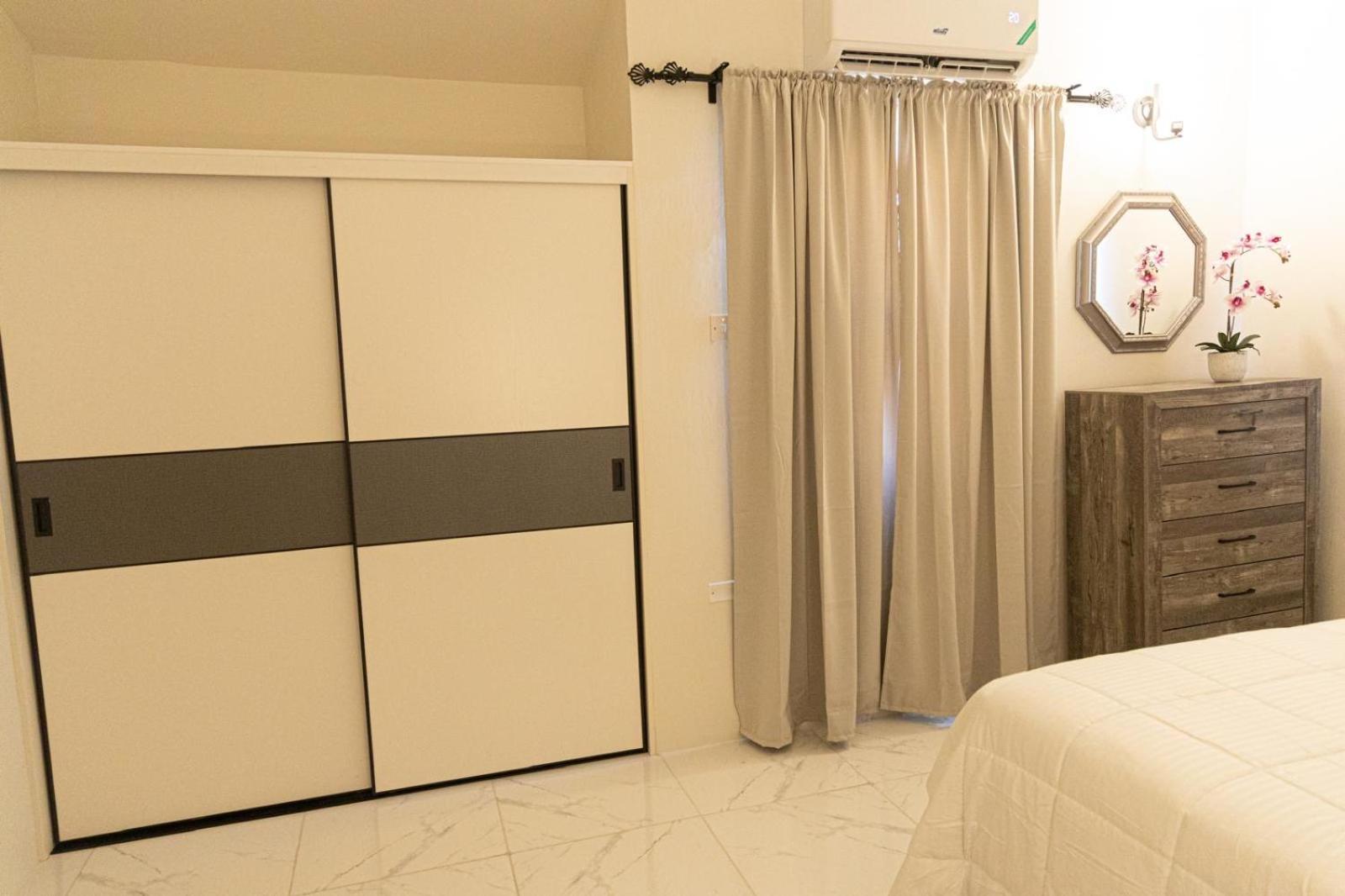 Phoenix Park Villas - Portmore - 10Mins To Beach Buitenkant foto