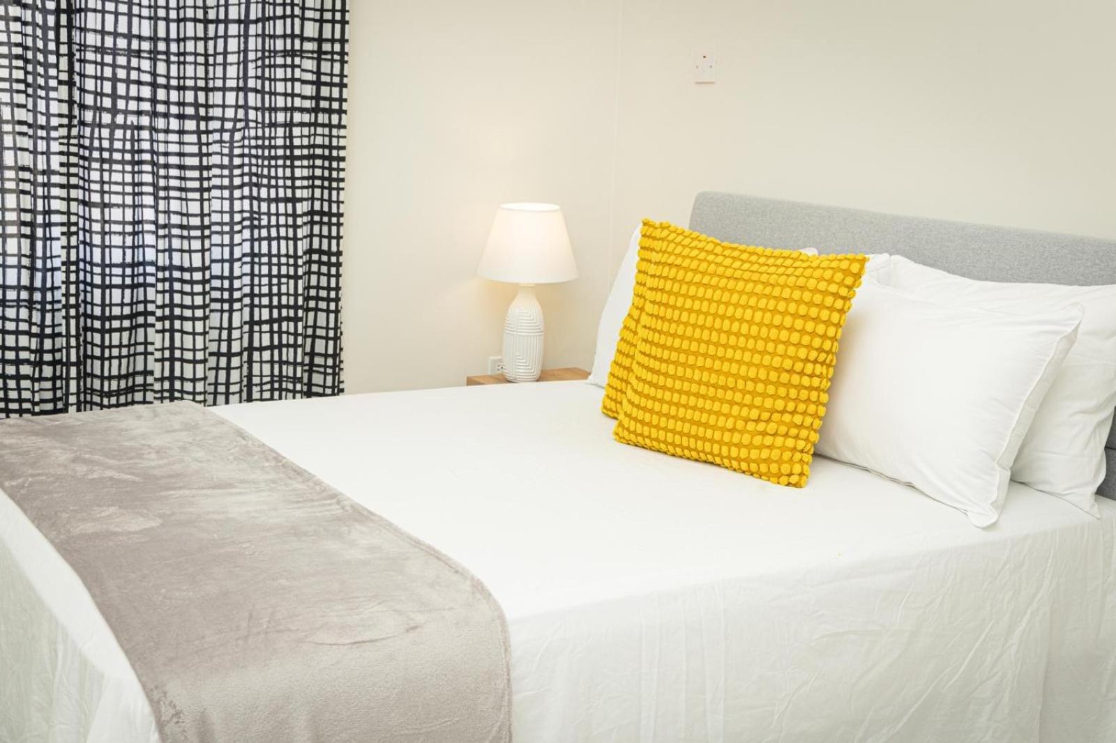 Phoenix Park Villas - Portmore - 10Mins To Beach Buitenkant foto