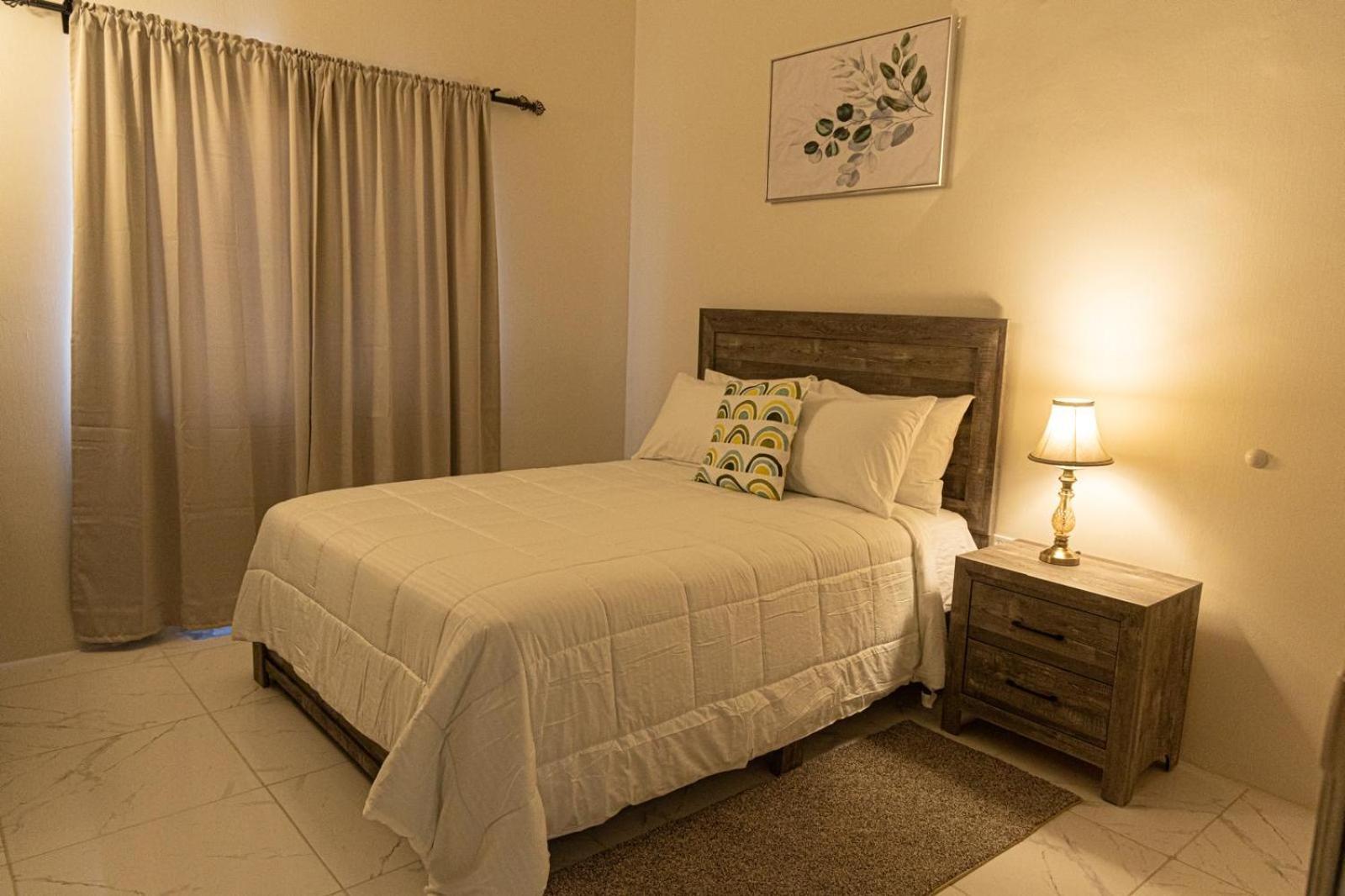 Phoenix Park Villas - Portmore - 10Mins To Beach Buitenkant foto