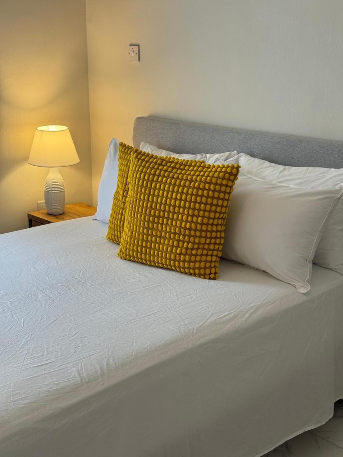 Phoenix Park Villas - Portmore - 10Mins To Beach Buitenkant foto